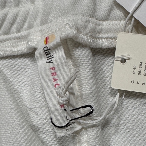 NWT Daily Practice by Anthropologie Pull-On Shorts - Picture 10 of 16